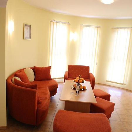 Family Hotel Papi Ράζλογκ Εξωτερικό φωτογραφία
