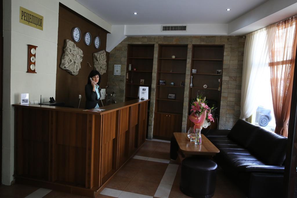 Family Hotel Papi Ράζλογκ Εξωτερικό φωτογραφία