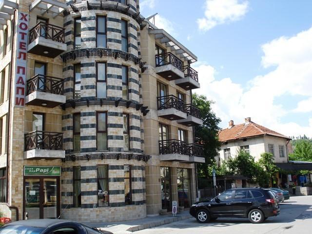 Family Hotel Papi Ράζλογκ Εξωτερικό φωτογραφία